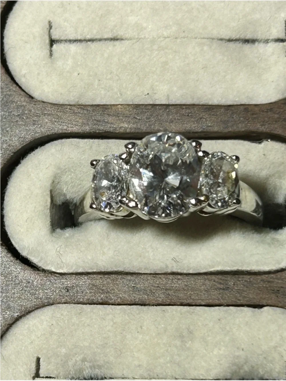 Stunning 2.5 Carat Oval Three Stone Diamond Ring | Sterling Silver 925 - Picture 4 of 5